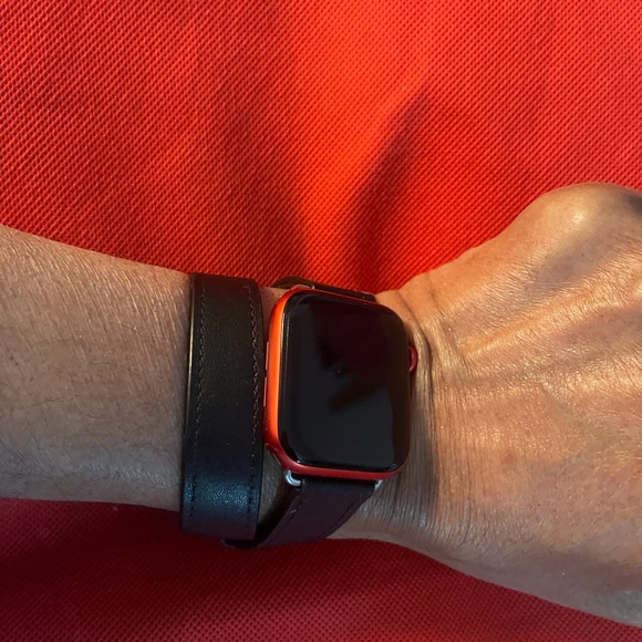 Apple IWatch Red Aluminum - Picture 3 of 7